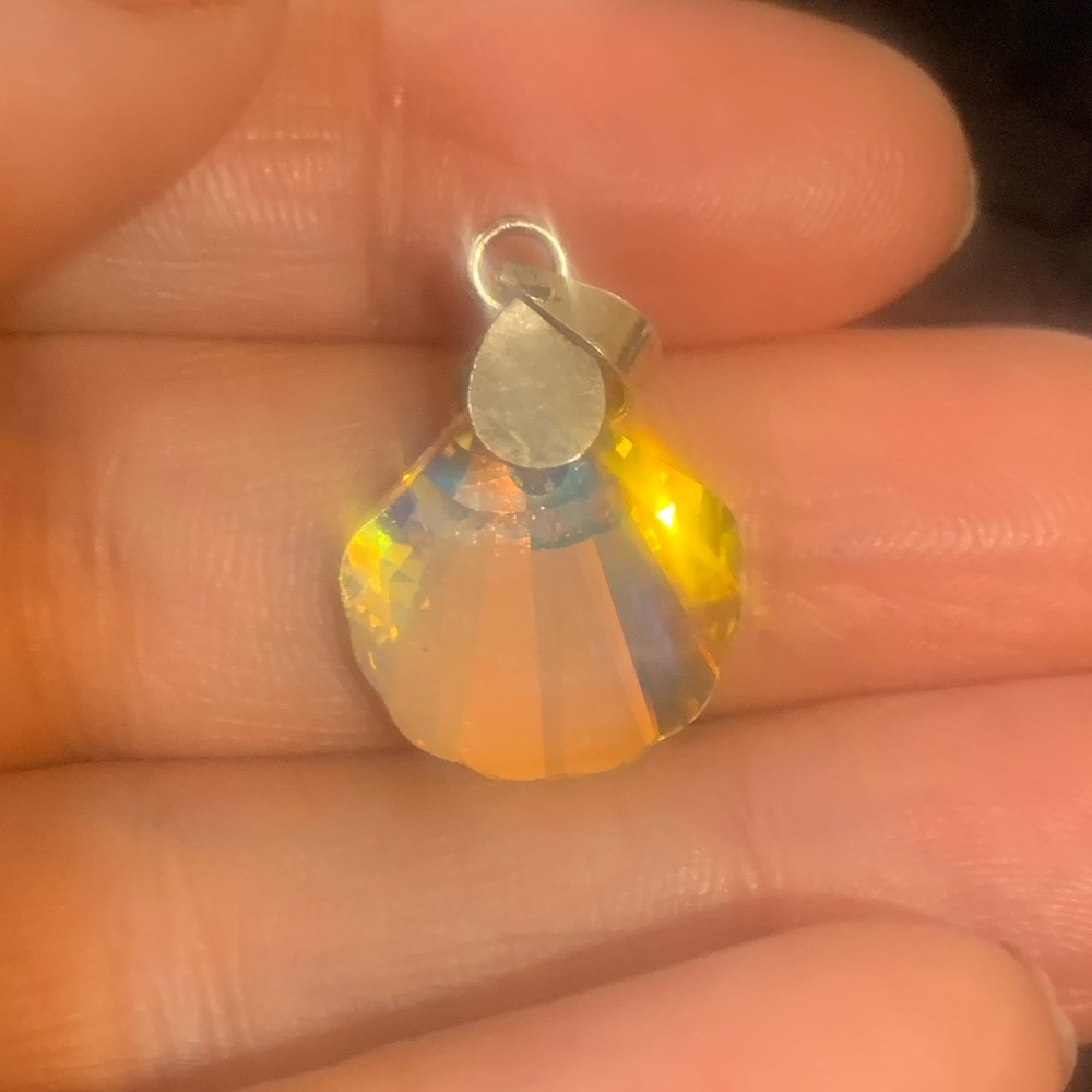 Carnival glass shell pendant sterling bail NWOT